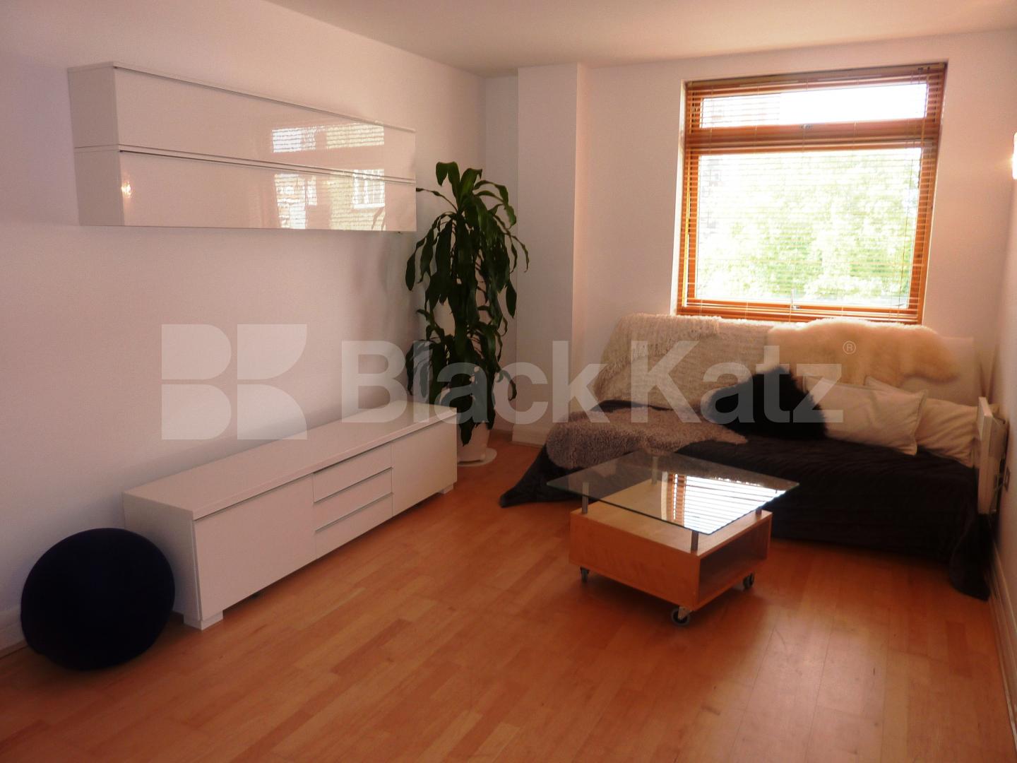 			IN THE HEART OF CAMDEN!, 1 Bedroom, 1 bath, 1 reception Flat			 Chalk Farm Road, CHALK FARM